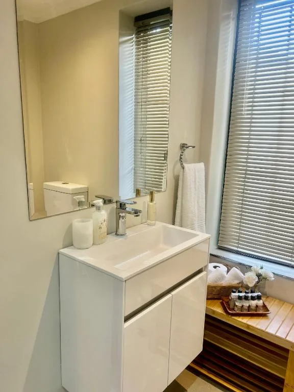 Modern bathroom with white vanity sink and large mirror