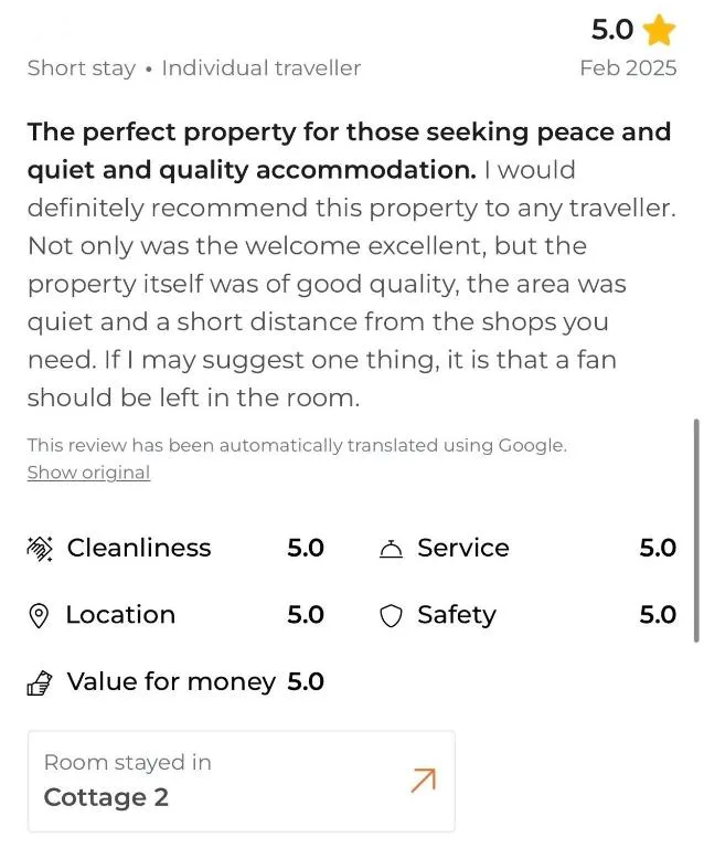Five-star guest review praising peaceful accommodation and quality service
